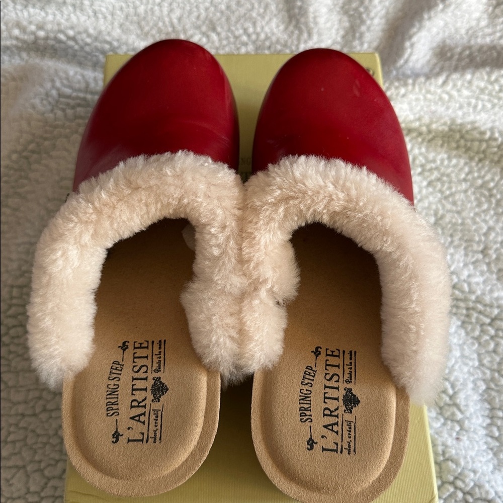 L'ATISTE Red Clogs with Faux Fur Trim - Picture 3 of 5